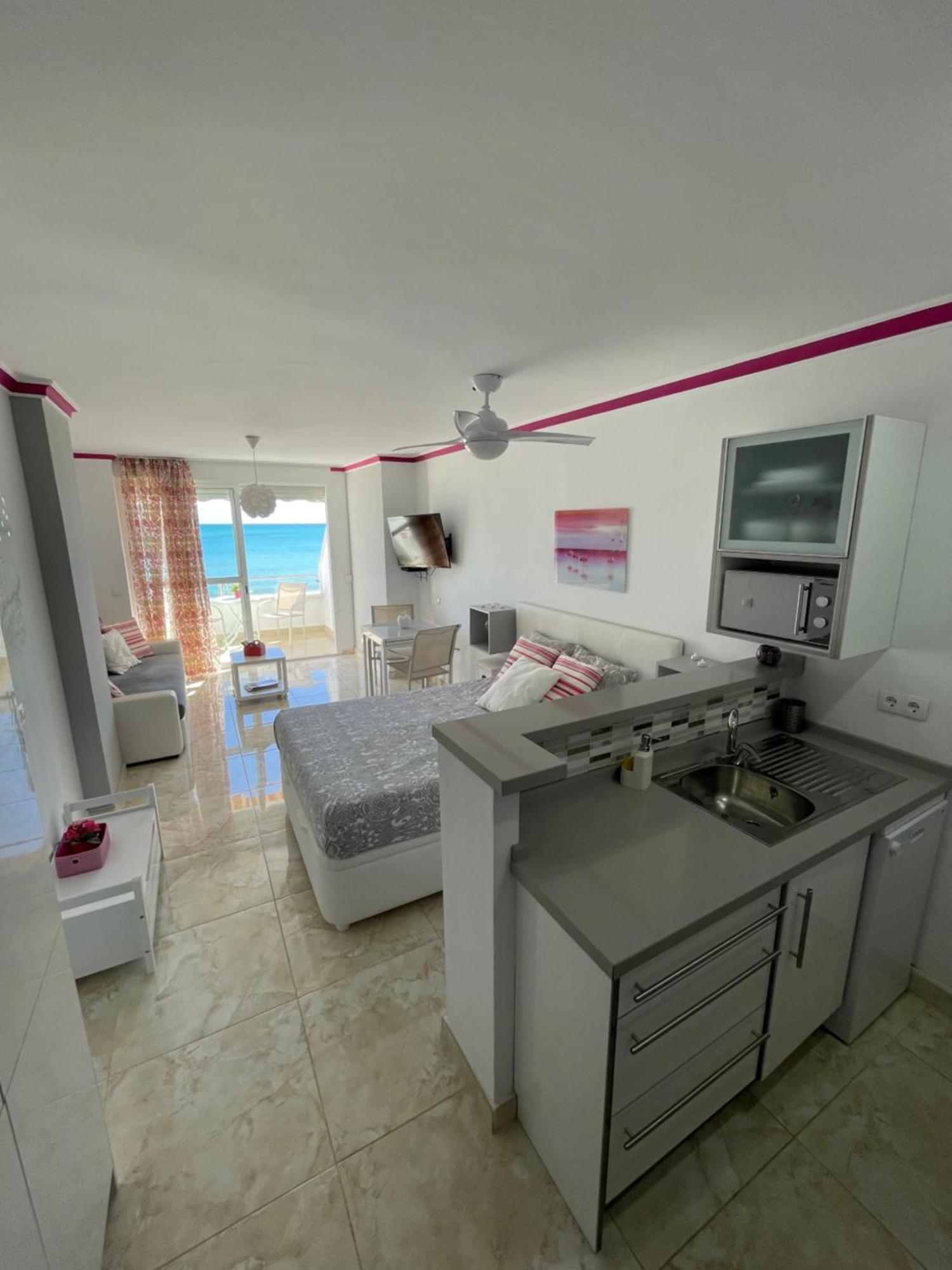 טורמולינוס Roca Chica. Studio - First Line Beach מראה חיצוני תמונה